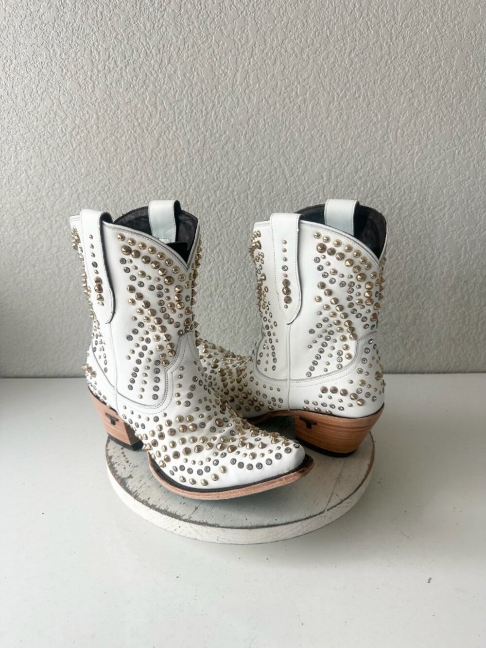 Lane DOLLY White Cowboy Bootie Gold Western Cowgirl Short Boots Womens Size 11